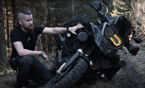 Cómo preparar tu moto para aventuras serias fuera de la carretera [Vídeo]